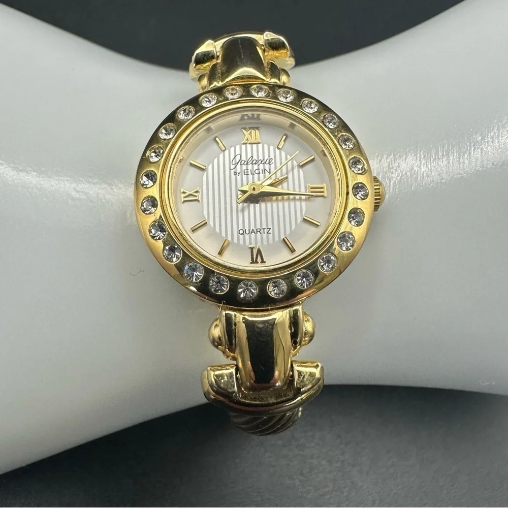 Classic Luxurious Gold Tone Round Face Watch by Elgin 